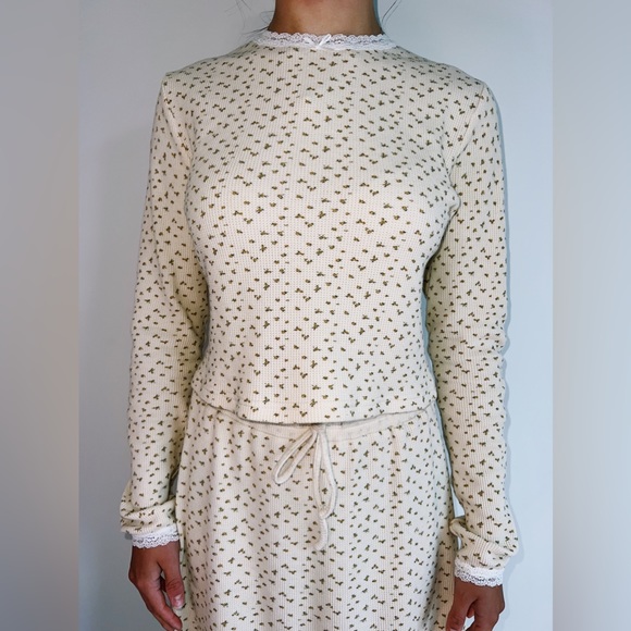 Floral Set - LINK IN BIO ONLINE SHOP - Picture 3 of 4